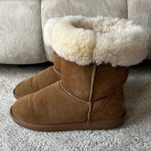 Minnetonka Chestnut Brown Shearling-Lined Winter Boots